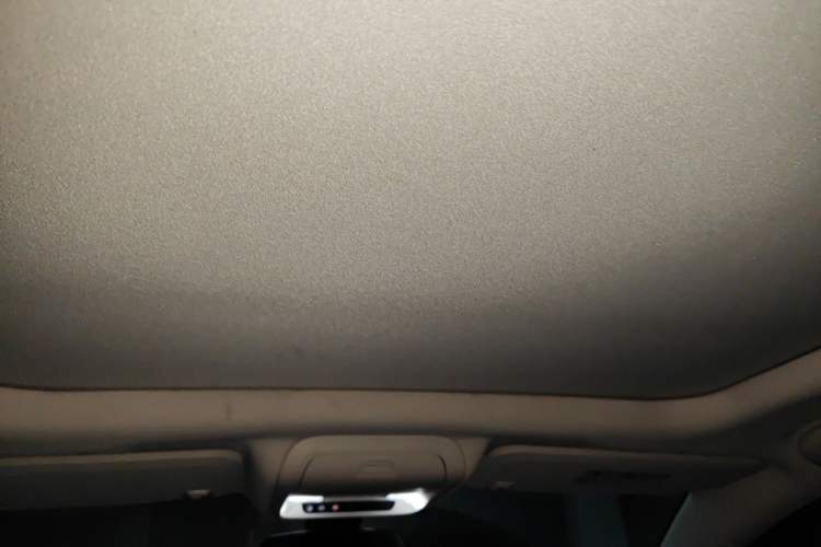Used Cadillac XT5 2016 25T Luxury Model Headliner