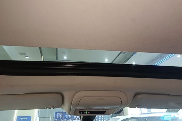 Used Cadillac XT5 2016 25T Luxury Model Headliner