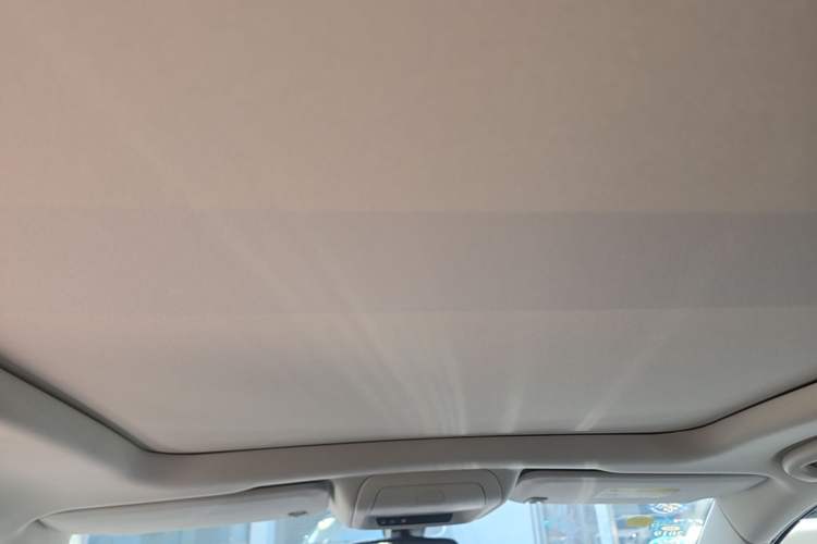 Used Cadillac XT5 2016 25T Luxury Model Headliner