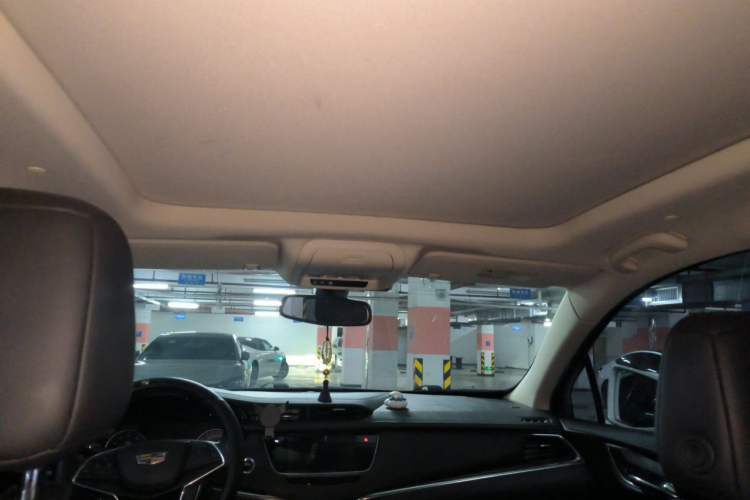 Used Cadillac XT5 2016 25T Luxury Model Headliner