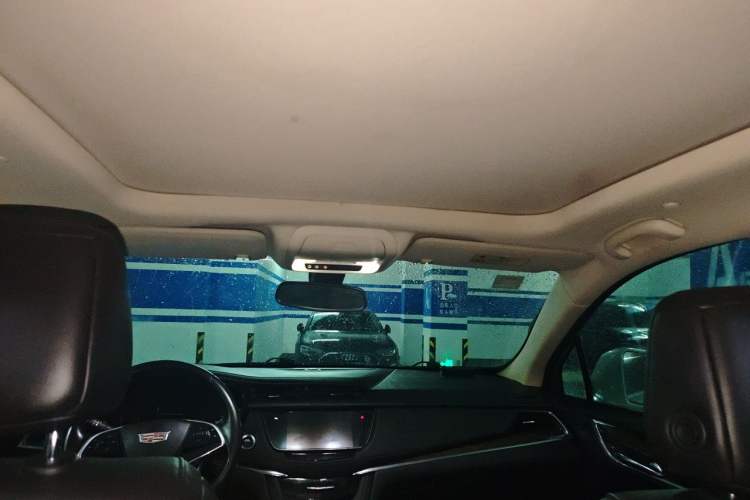 Used Cadillac XT5 2016 25T Luxury Model Headliner