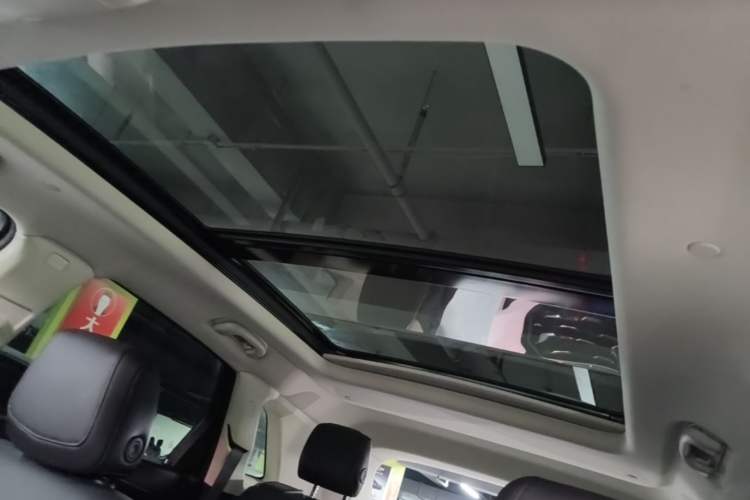 Used Cadillac XT5 2016 25T Luxury Model Headliner