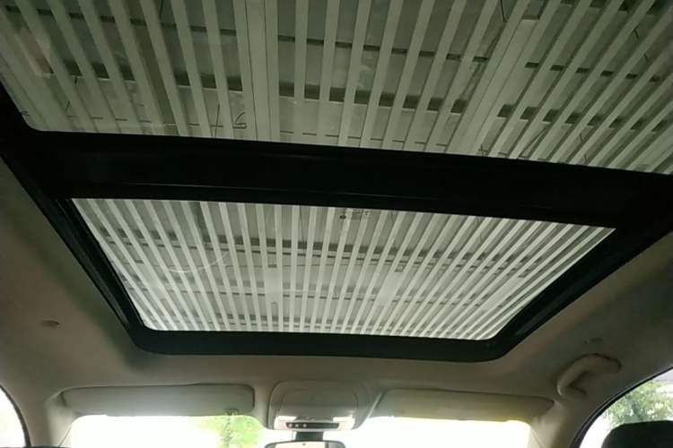 Used Cadillac XT5 2016 25T Luxury Model Headliner