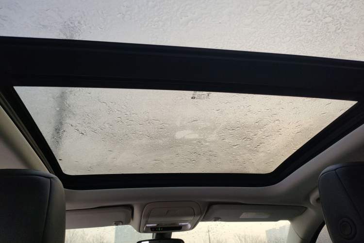 Used Cadillac XT5 2016 25T Luxury Model Headliner