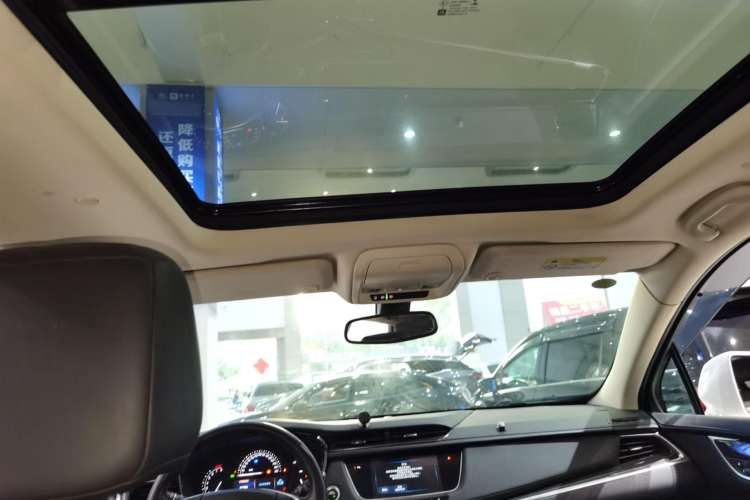 Used Cadillac XT5 2016 25T Luxury Model Headliner