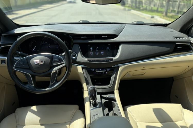 Used Cadillac XT5 2016 25T Tech Edition Interior 1