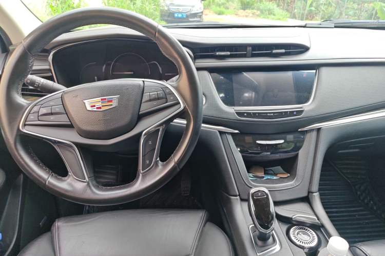 Used Cadillac XT5 2016 25T Luxury Model Interior 2