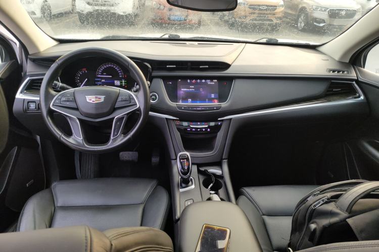 Used Cadillac XT5 2016 25T Luxury Model Interior 2