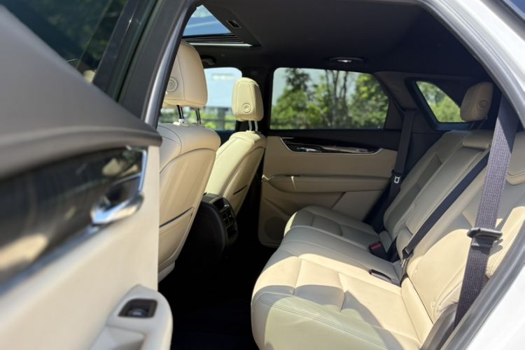 Used Cadillac XT5 2016 25T Tech Edition Interior 3