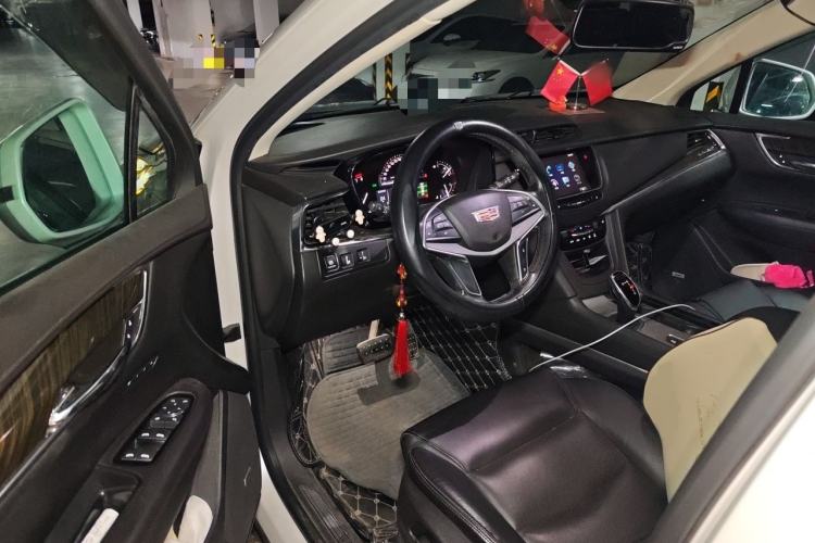 Used Cadillac XT5 2016 25T Luxury Model Interior 3