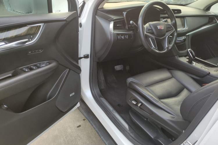 Used Cadillac XT5 2016 25T Luxury Model Interior 3