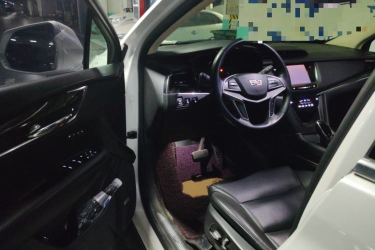 Used Cadillac XT5 2016 25T Luxury Model Interior 3