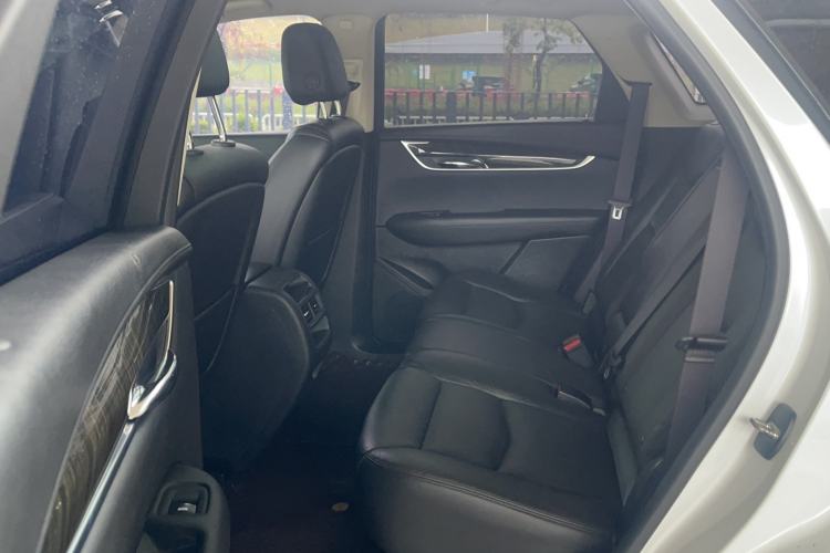 Used Cadillac XT5 2016 25T Luxury Model Interior 4