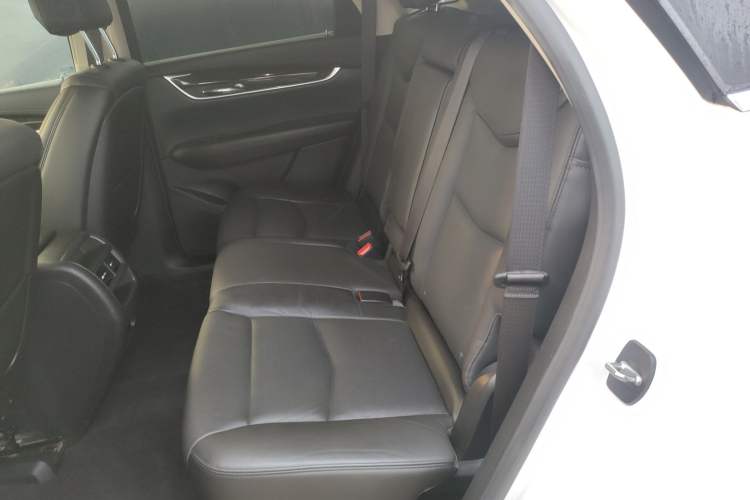 Used Cadillac XT5 2016 25T Luxury Model Interior 4