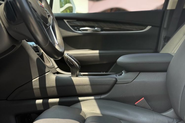 Used Cadillac XT5 2016 28T Four-Wheel Drive Luxury Model Interior 5
