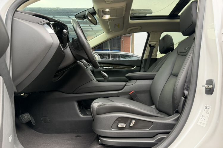 Used Cadillac XT5 2016 25T Luxury Model Interior 6