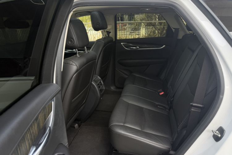 Used Cadillac XT5 2016 25T Luxury Model Interior 7