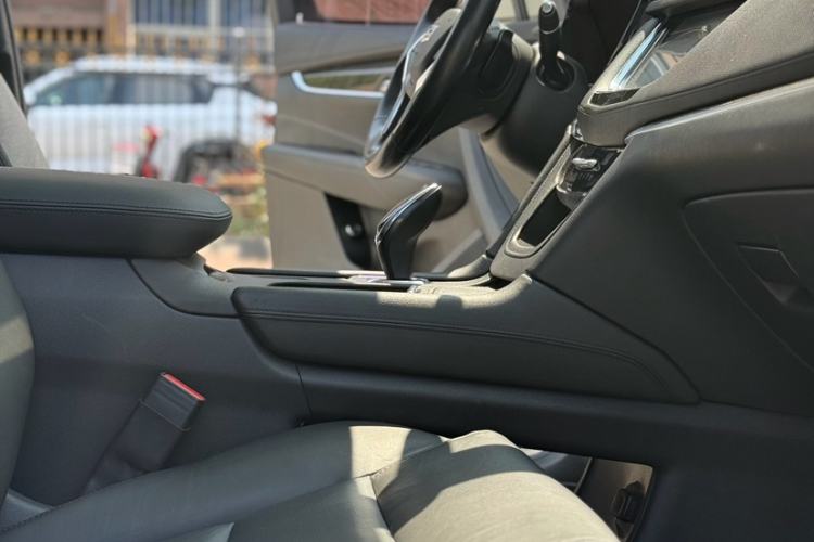 Used Cadillac XT5 2016 28T Four-Wheel Drive Luxury Model Interior 8