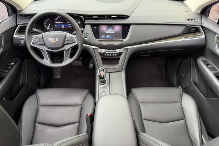 Used Cadillac XT5 2016 25T Luxury Model Interior 9