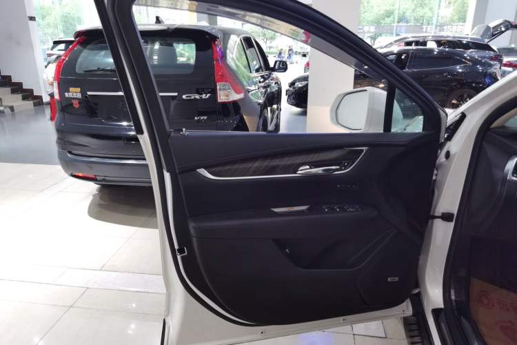 Used Cadillac XT5 2016 25T Luxury Model Left Front Door Interior