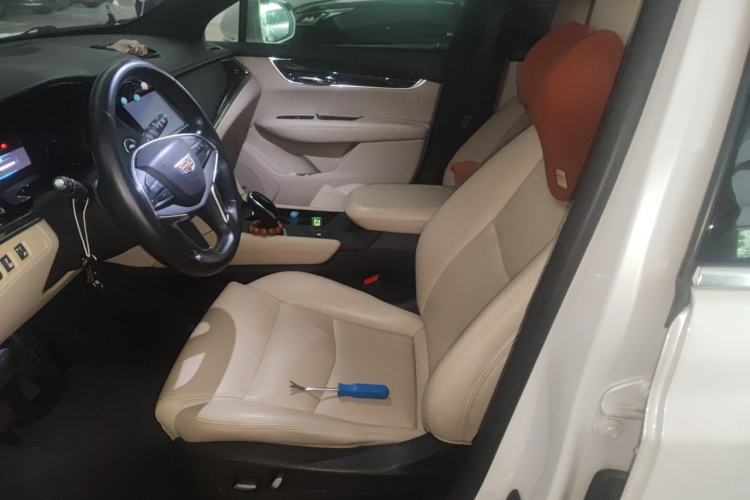 Used Cadillac XT5 2016 25T Tech Edition Left Front Seat