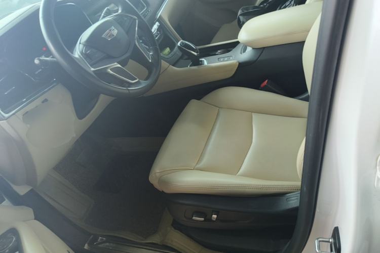 Used Cadillac XT5 2016 28T Four-Wheel Drive Tech Version Left Front Seat
