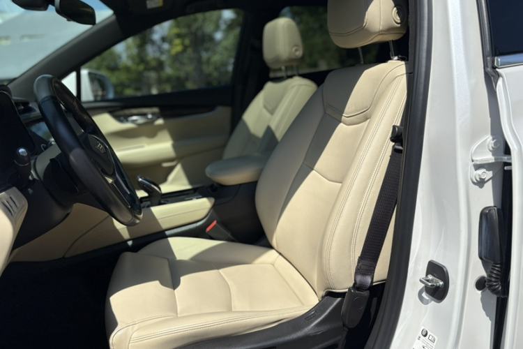 Used Cadillac XT5 2016 25T Tech Edition Left Front Seat