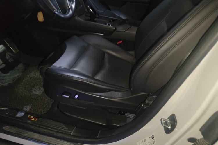 Used Cadillac XT5 2016 25T Luxury Model Left Front Seat