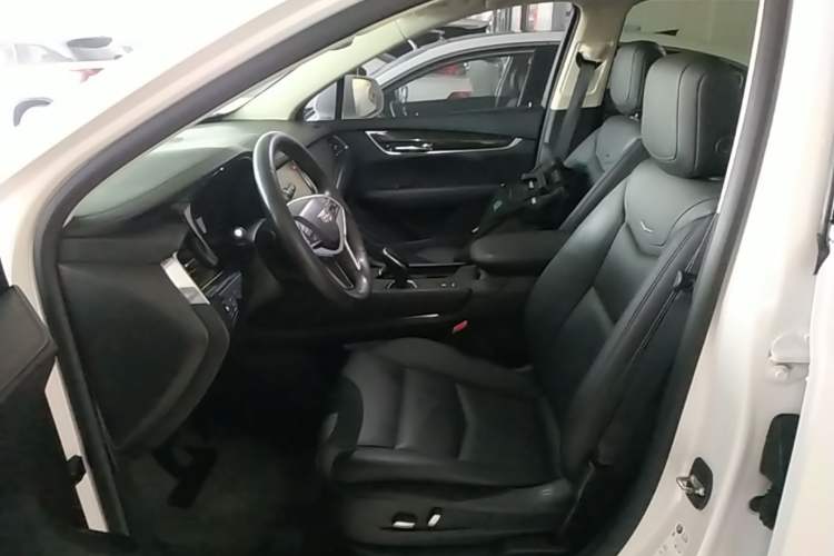 Used Cadillac XT5 2016 25T Luxury Model Left Front Seat