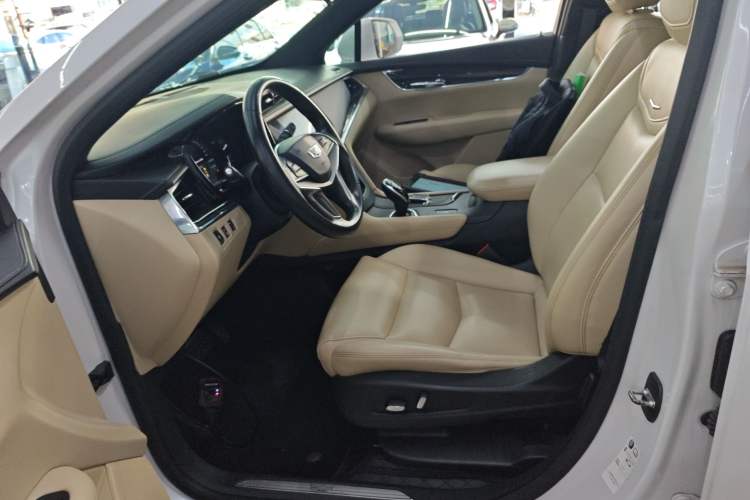 Used Cadillac XT5 2016 25T Tech Edition Left Front Seat