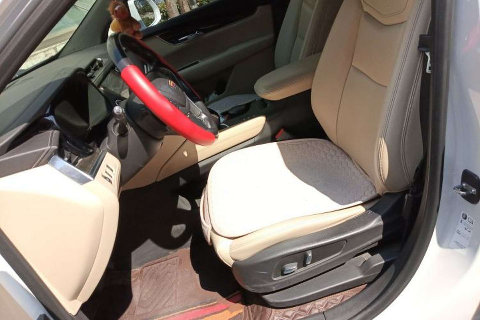 Used Cadillac XT5 2016 28T Four-Wheel Drive Tech Version Left Front Seat