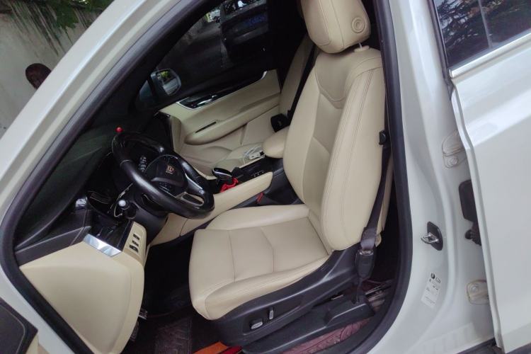 Used Cadillac XT5 2016 28T Four-Wheel Drive Tech Version Left Front Seat