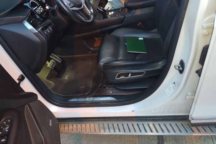 Used Cadillac XT5 2016 25T Luxury Model Left Front Seat