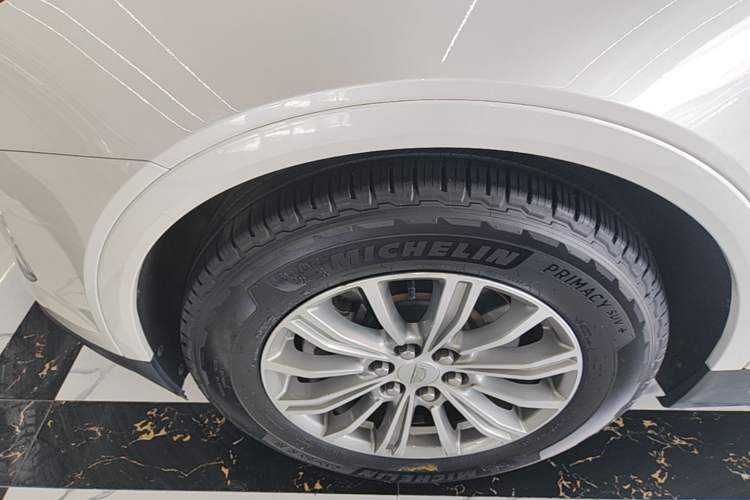 Used Cadillac XT5 2016 28T Four-Wheel Drive Luxury Model Left Front Wheel Hub