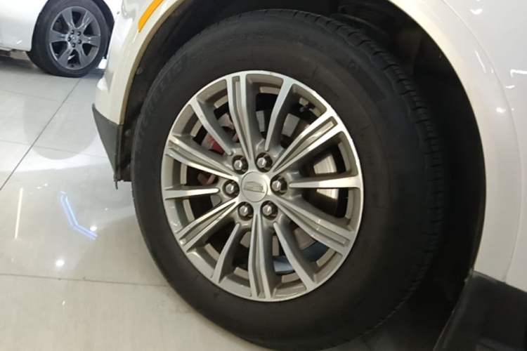 Used Cadillac XT5 2016 25T Luxury Model Left Front Wheel Hub