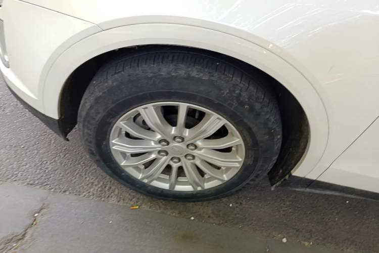 Used Cadillac XT5 2016 25T Tech Edition Left Front Wheel Hub