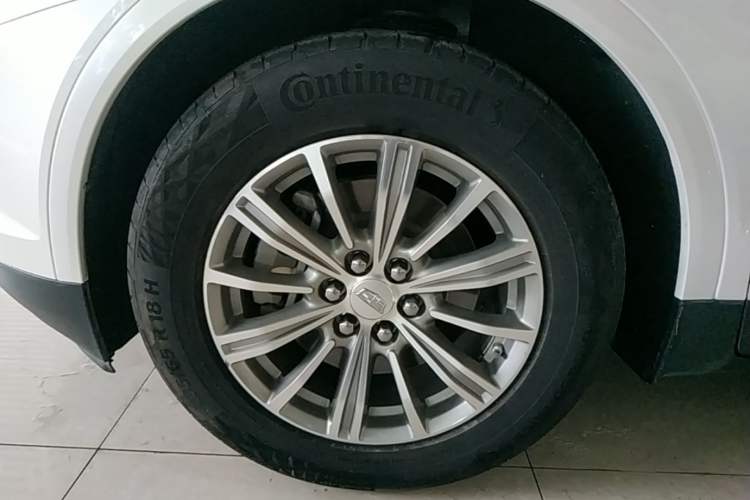 Used Cadillac XT5 2016 25T Luxury Model Left Front Wheel Hub
