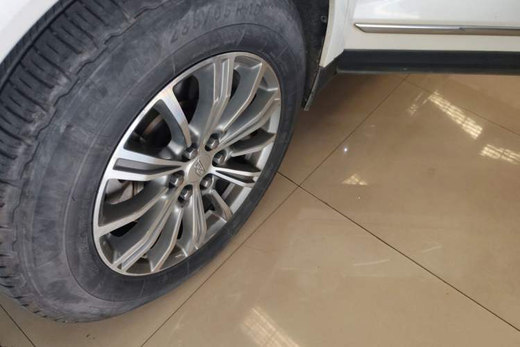 Used Cadillac XT5 2016 28T Four-Wheel Drive Luxury Model Left Front Wheel Hub