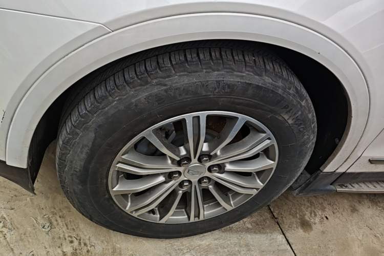 Used Cadillac XT5 2016 25T Luxury Model Left Front Wheel Hub