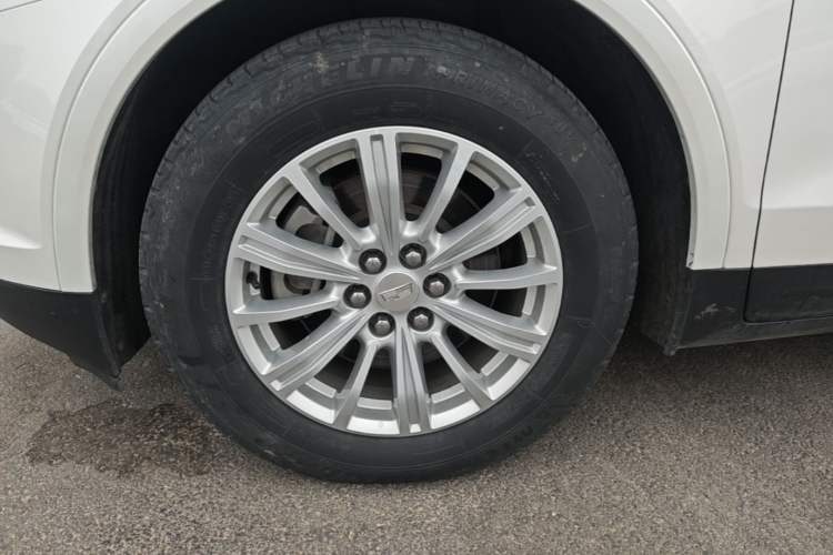 Used Cadillac XT5 2016 25T Tech Edition Left Front Wheel Hub