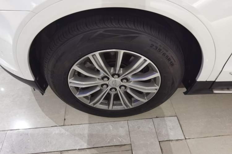 Used Cadillac XT5 2016 25T Luxury Model Left Front Wheel Hub