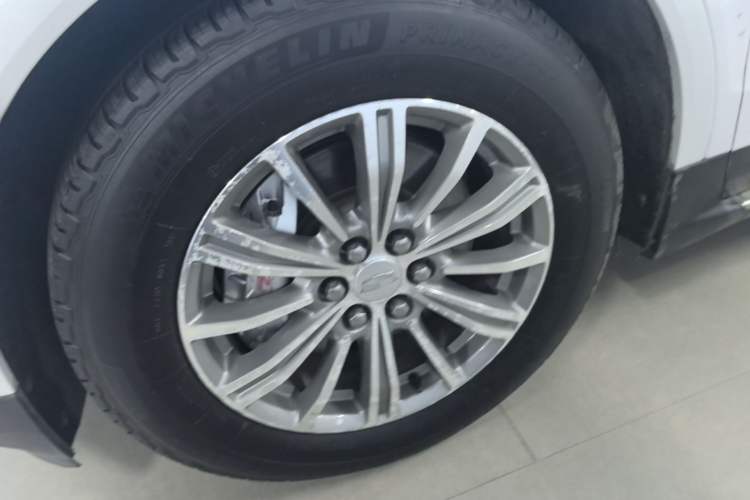 Used Cadillac XT5 2016 25T Luxury Model Left Front Wheel Hub