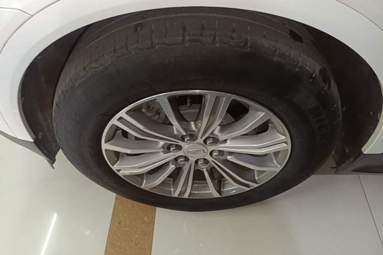Used Cadillac XT5 2016 25T Luxury Model Left Front Wheel Hub