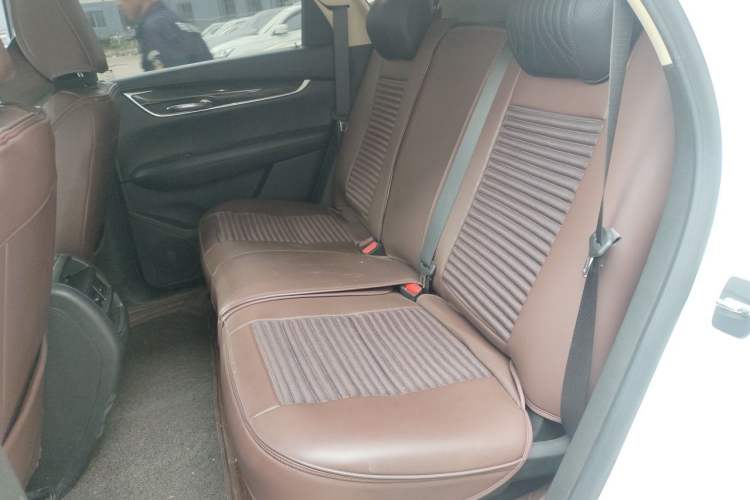 Used Cadillac XT5 2016 28T Four-Wheel Drive Luxury Model Left Rear Seat
