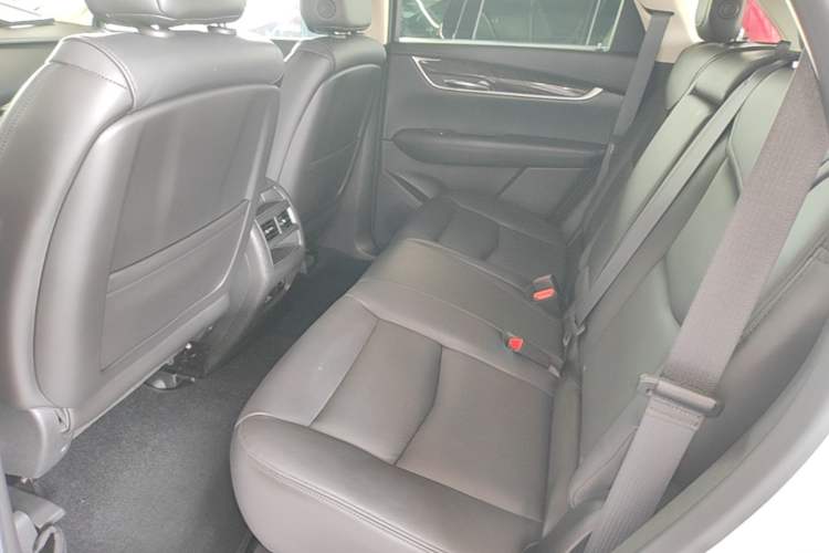 Used Cadillac XT5 2016 28T Four-Wheel Drive Luxury Model Left Rear Seat