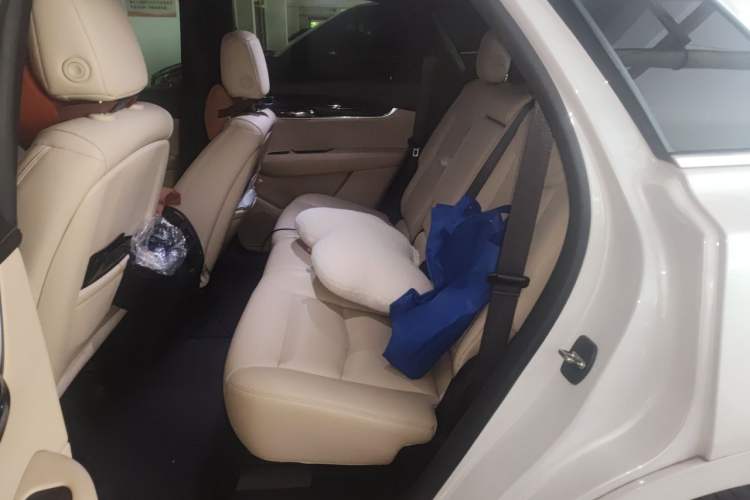 Used Cadillac XT5 2016 25T Tech Edition Left Rear Seat