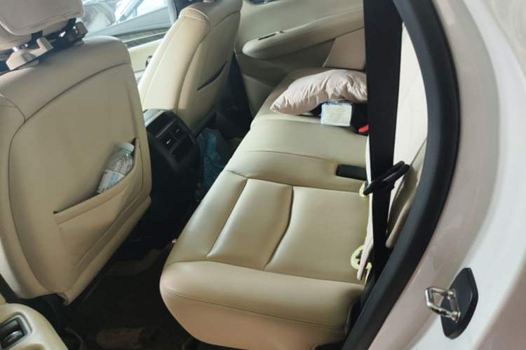 Used Cadillac XT5 2016 28T Four-Wheel Drive Tech Version Left Rear Seat