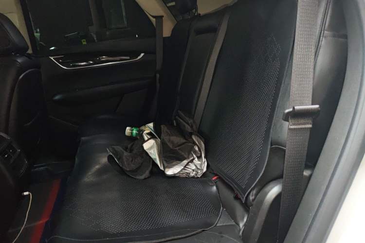 Used Cadillac XT5 2016 28T Four-Wheel Drive Luxury Model Left Rear Seat
