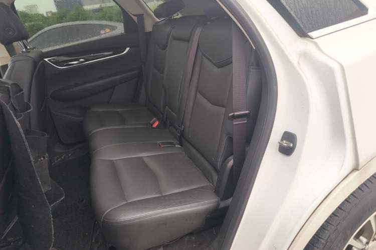 Used Cadillac XT5 2016 25T Luxury Model Left Rear Seat