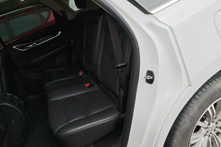 Used Cadillac XT5 2016 25T Luxury Model Left Rear Seat